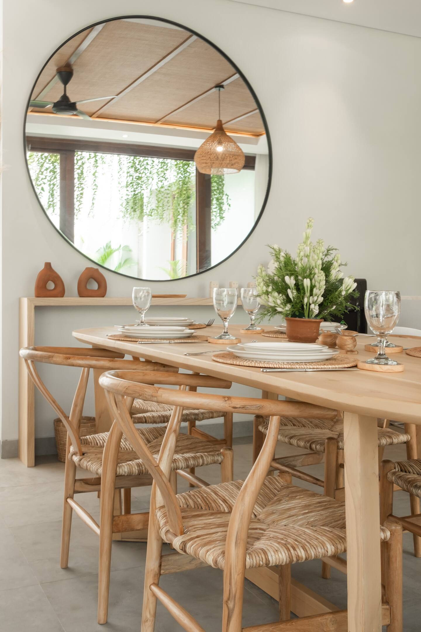 Famino V07 - Dining Room 2