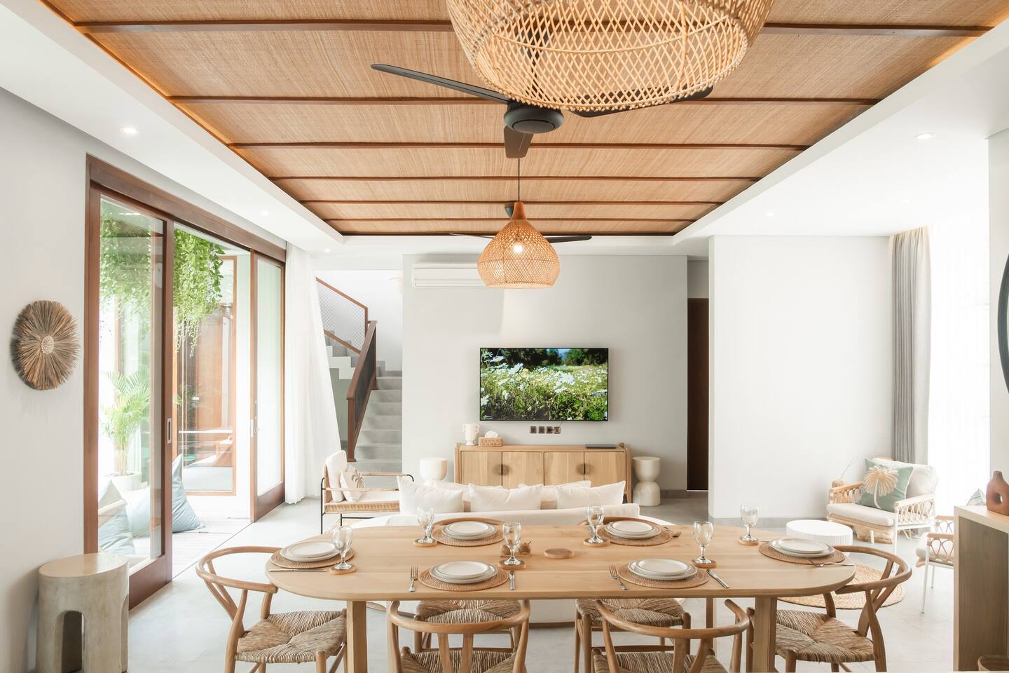 Famino V07 - Dining Room